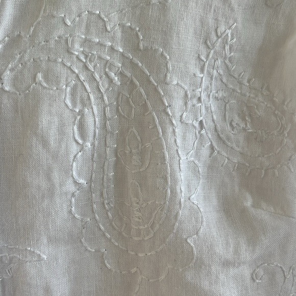 TWEEDS 100% linen White Sleeveless Top embroidery paisley detail XL cottage core - Picture 3 of 8